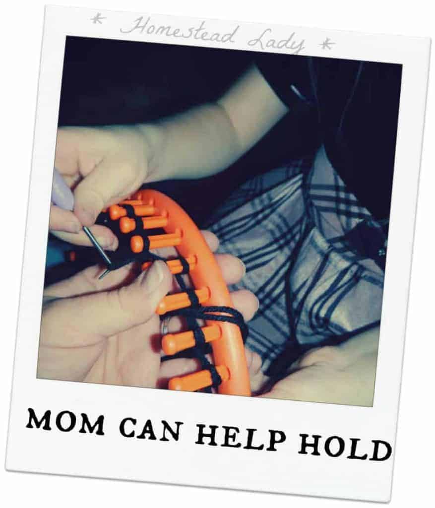 knitting loom making a stitch 2