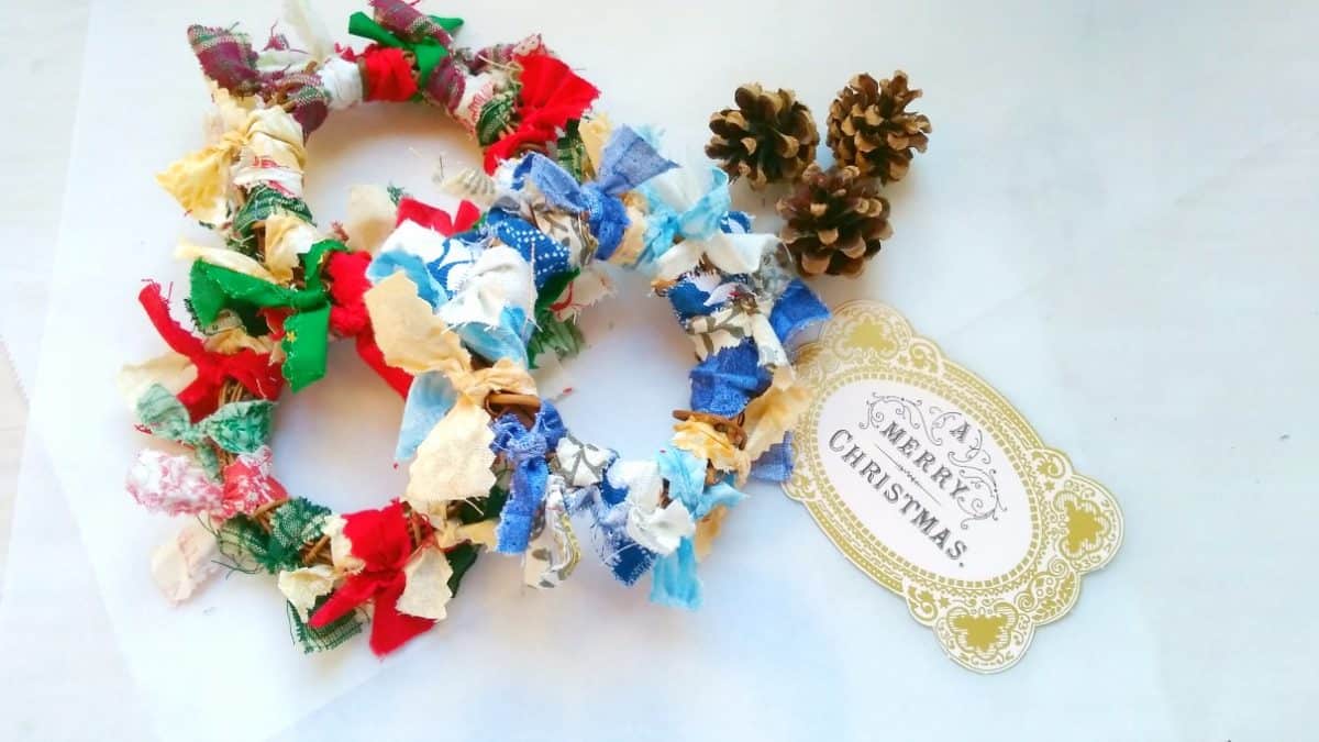 Christmas fabric rag wreath ornaments with card